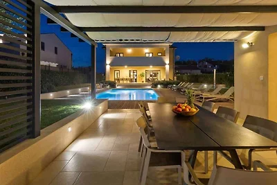 Villa mit Klimaanlage und Pool
