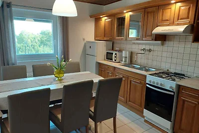 Ferienwohnung mit Klimaanlage, Balkon und Gar