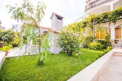 Ferienwohnung mit Pool und 80 m zum Strand