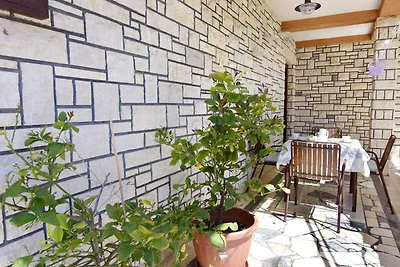 Ferienwohnung mit Garten in der Nähe des