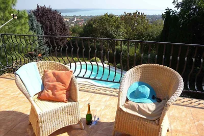 Ferienhaus mit Pool und Ausblick zum Balaton 
