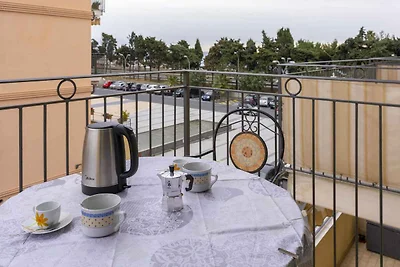 Studio mit Klimaanlage und Balkon