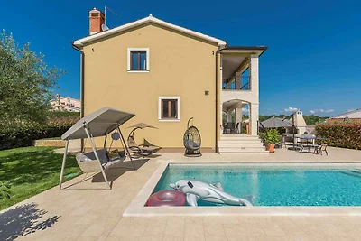 Villa mit Pool und Klimaanlage