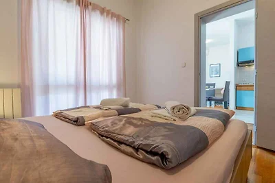 Apartment im ersten Stock eines