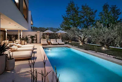 Villa mit Jacuzzi, Sauna und Pool