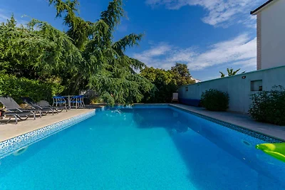 Ferienwohnung mit Swimmingpool und Balkon