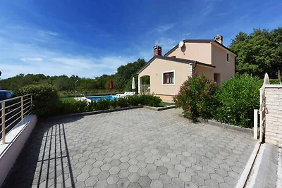 Villa mit Pool und Klimaanlage