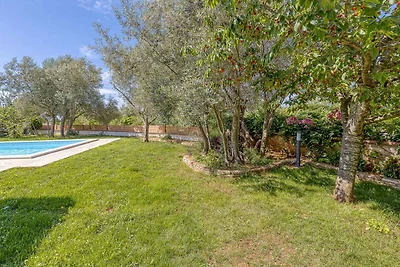 Villa mit Privatpool und Garten