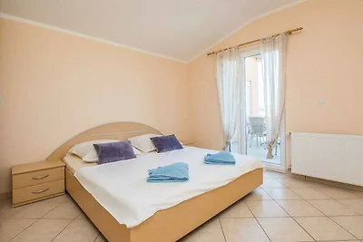 Ferienwohnung mit Balkon und Parkplatz