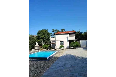 Villa mit Pool und Grill