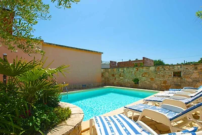 Ferienhaus mit Pool und Klimaanlage