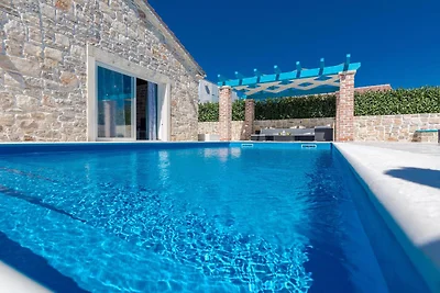 Villa mit Pool, Klima und Grill