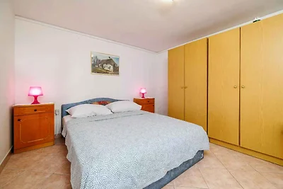 Ferienwohnung mit Terrasse und Parkplatz