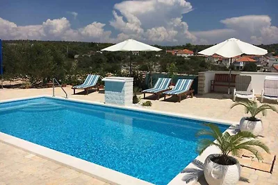 Villa mit Klimaanlage, Terrasse und