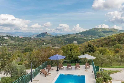 Villa mit Pool und Klimanlage
