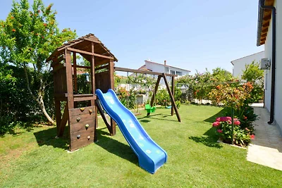 Ferienwohnung mit Garten und Kinderspielplatz