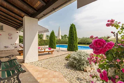 Villa mit Pool und Klimaanlage