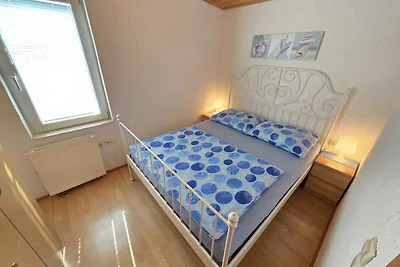 Ferienwohnung mit Balkon, 150 m vom Meer