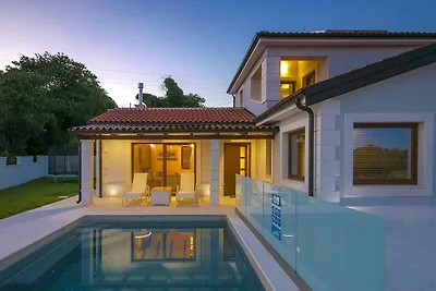 Villa mit Klimaanlage und Pool