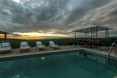 Villa mit einer schönen Aussicht auf den Flus