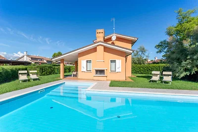 Villa mit Klimaanlage, Garten und Pool