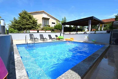 Ferienwohnung im 2. Stock mit Pool