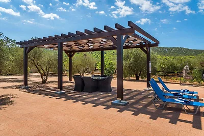 Idyllisches Ferienhaus zwischen Tribunj und