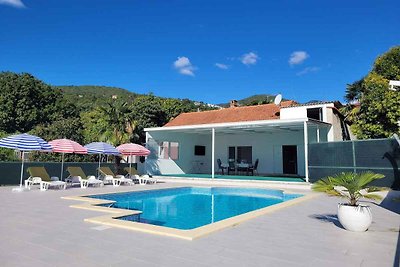 Ferienhaus mit Meerblick und Pool