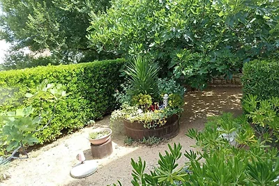 Ferienwohnung mit Blumen und Terrasse