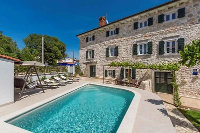 Villa mit Pool und Klimaanlage