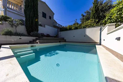 Villa mit Pool und direkt am Strand