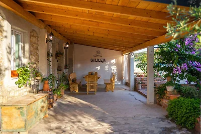 Gemütliches Gartenhaus in Mundanije auf der I