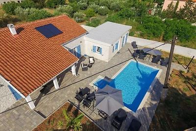 Villa familienfreundlich mit Pool und