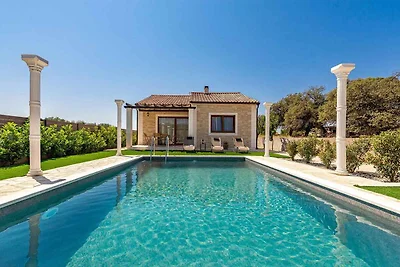 Villa mit Aussenpool