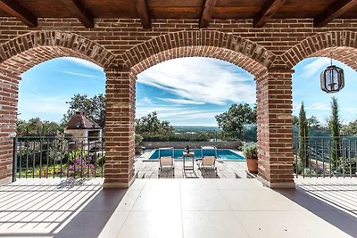 Villa mit Pool und schöner Aussicht