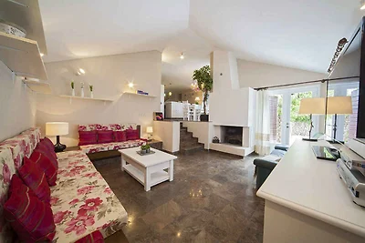 Grosszügige Villa Skalinada in Baška Voda für