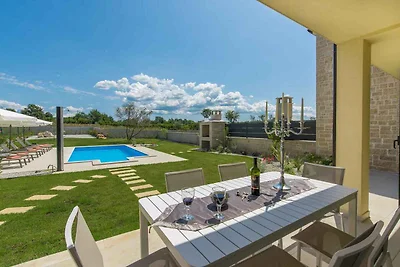 Villa mit privatem Pool in ruhiger Lage mit G