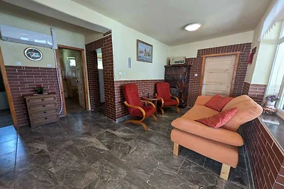 Ferienhaus mit grossem Gaten und Klimaanlage