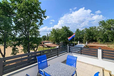 Villa mit Terrasse und Pool