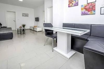 Ferienwohnung mit Terrasse und Grill