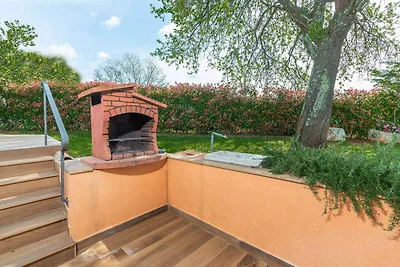 Villa mit Pool und Garten