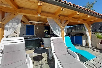 Ferienhaus mit Aussenpool und Whirlpool