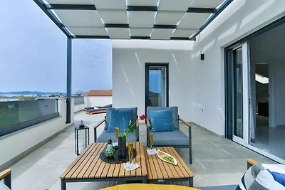 Villa mit Pool und Grill