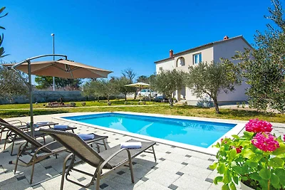 Villa mit Ausserpool