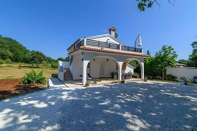 Villa mit Terrasse und Pool