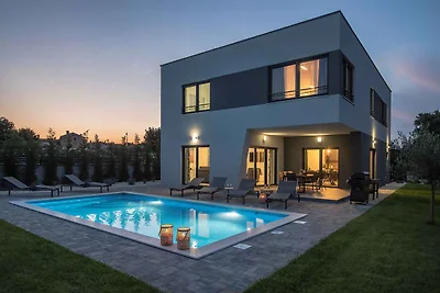Villa mit Aussenpool