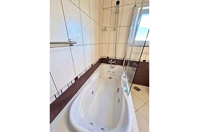 Ferienwohnung modern eingerichtet, mit Klimaa