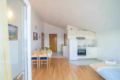 Apartment mit einem Schlafzimmer, Balkon und 