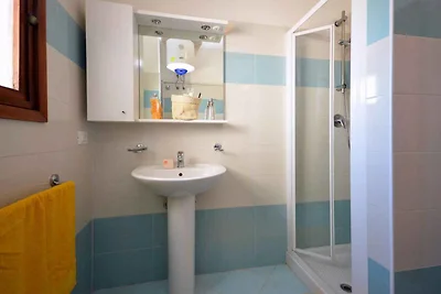 Studio mit Klimaanlage und Balkon