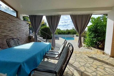 Ferienwohnung mit Balkon und Pool